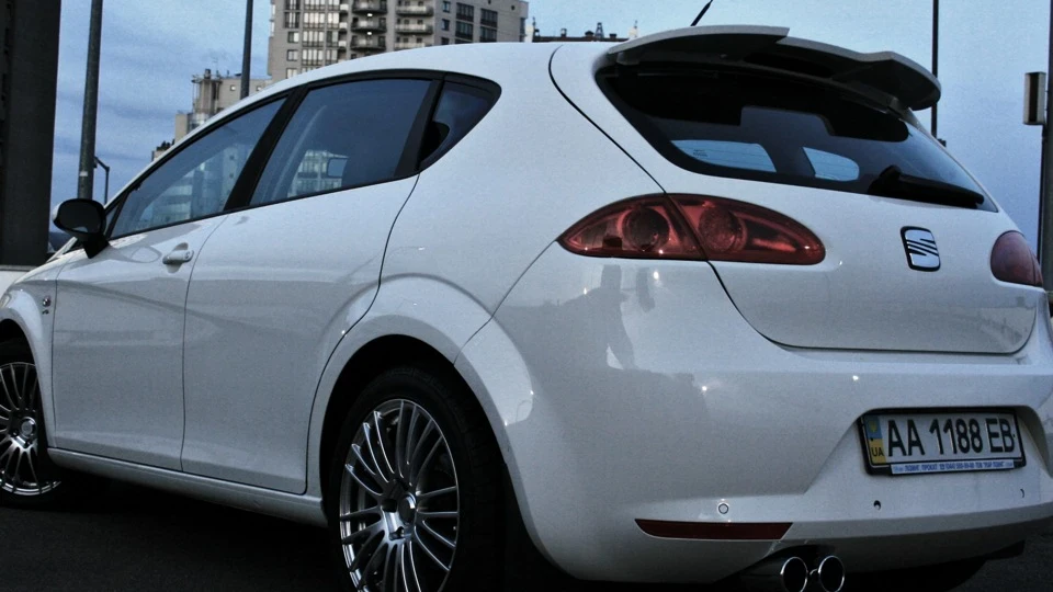 SEAT Leon _кружляє по Соломі_ 2