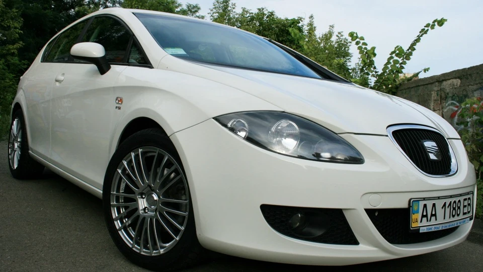 SEAT Leon _кружляє по Соломі_ 3