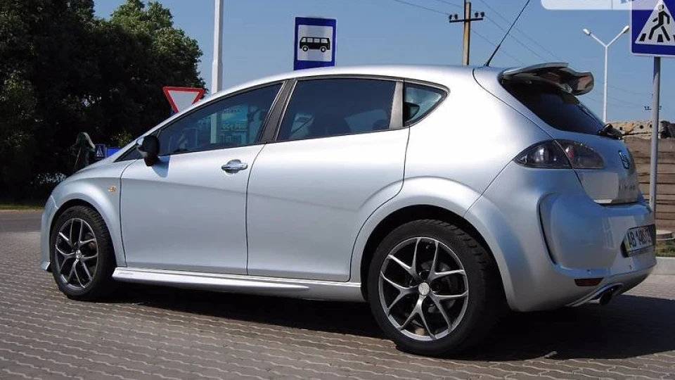 SEAT Leon Породія на Linea R