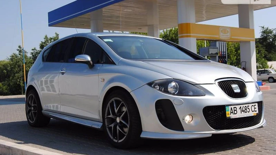 SEAT Leon Породія на Linea R 2