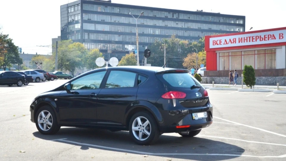 SEAT Leon Просто Black 3