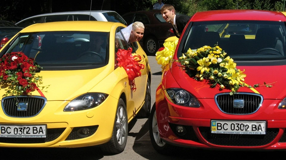 SEAT Leon жовтий 2.0FSI 2
