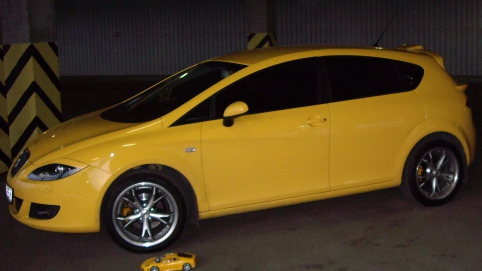 SEAT Leon Жовтий LeMon 3