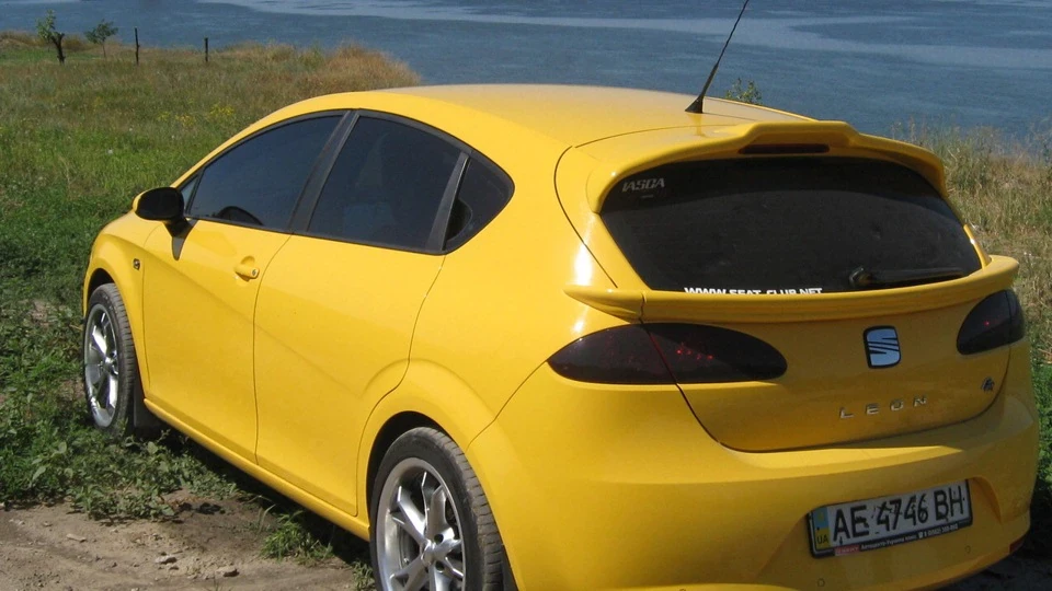 SEAT Leon Жовтий LeMon 4