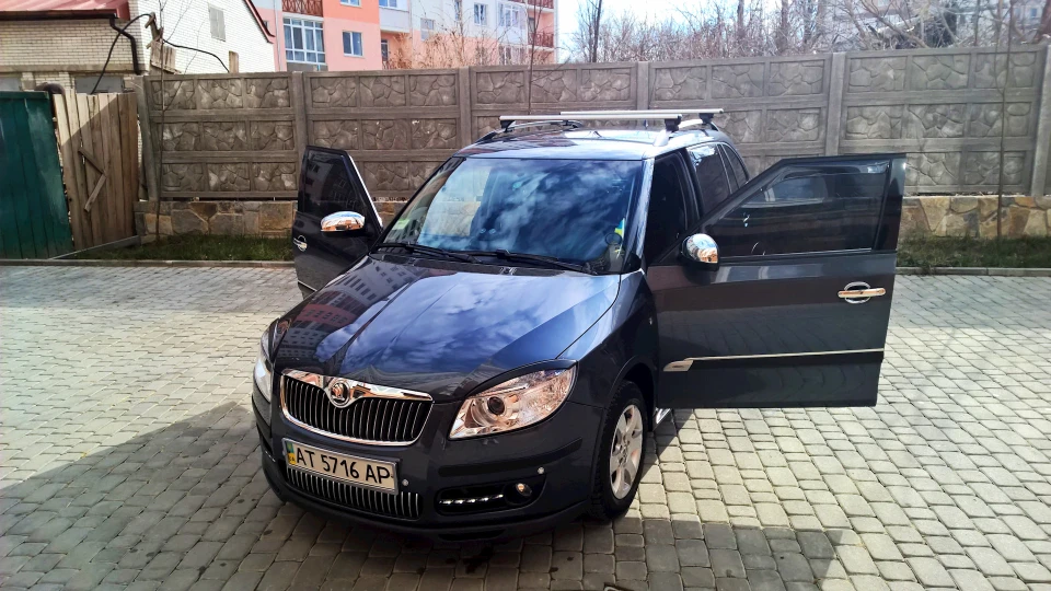 Skoda Fabia Combi сірий антрацит 2