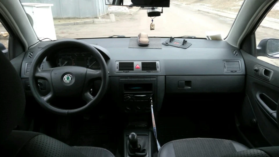 Skoda Fabia Sedan Срібний металік ,1.2 4