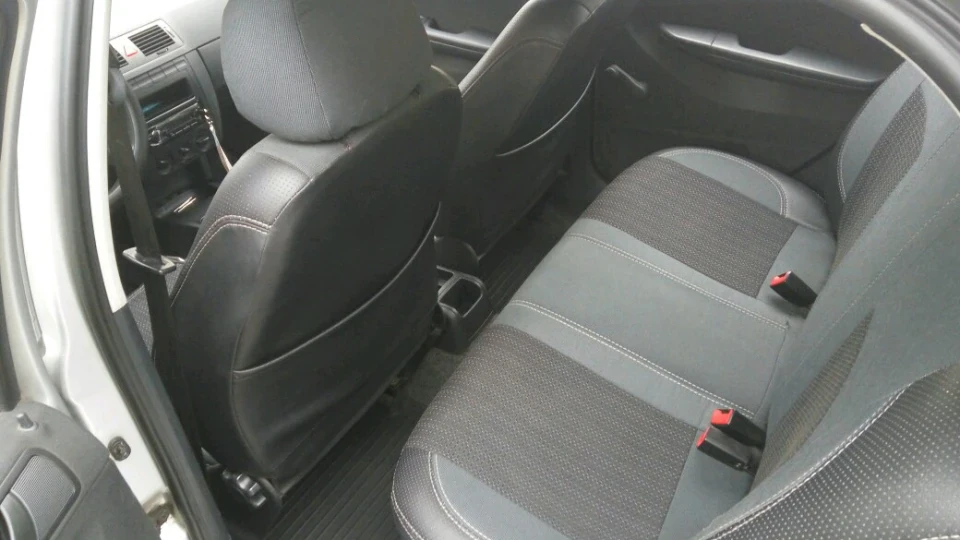 Skoda Fabia Sedan Срібний металік ,1.2 5