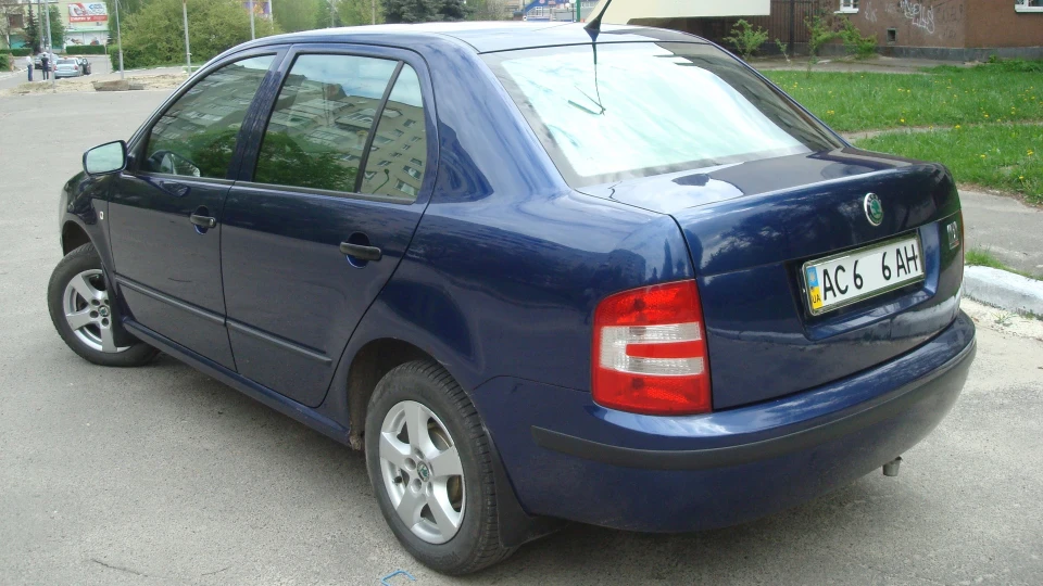 Skoda Fabia Sedan v16 4