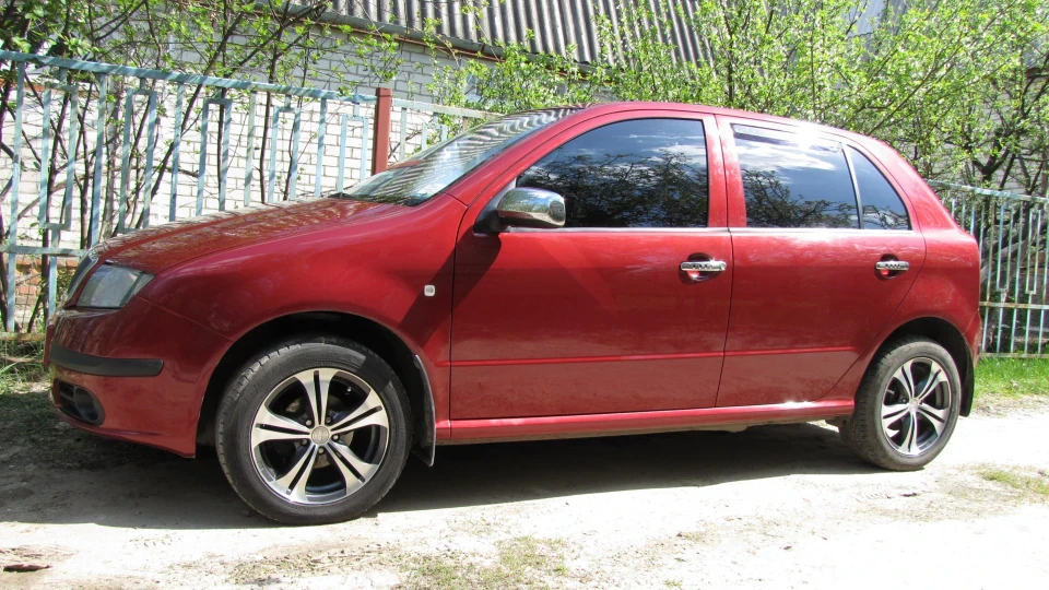 Skoda Fabia фламенко