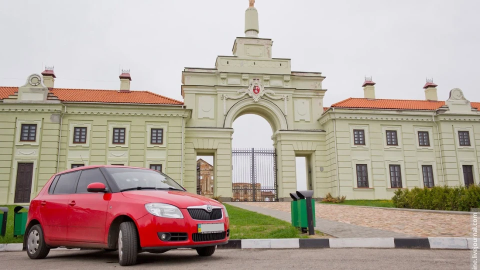 Skoda Fabia Червона 2