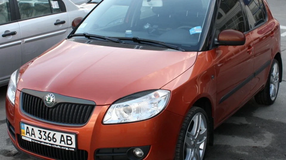 Skoda Fabia Мандариновий СУ-27 2