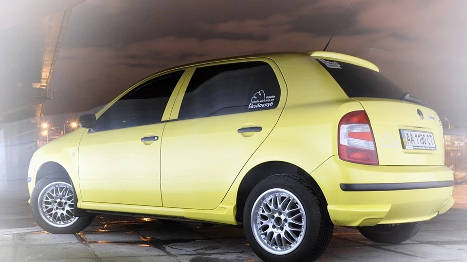 Skoda Fabia Жовтий спірит 2