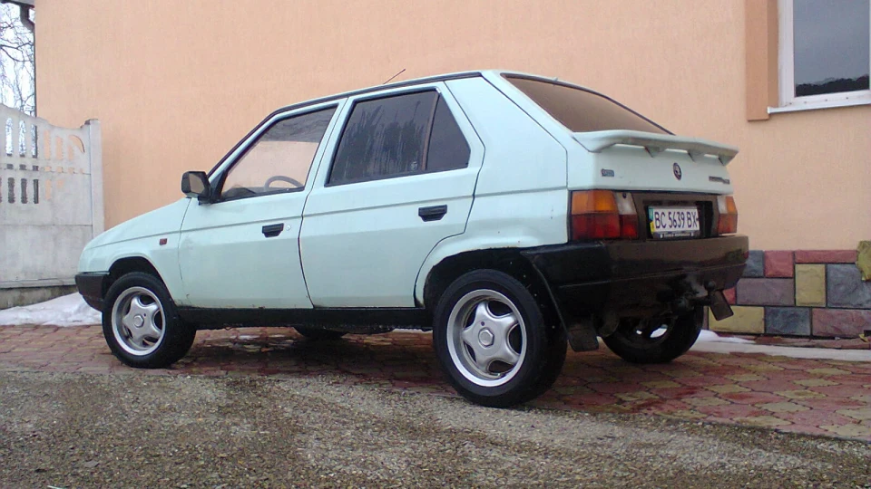 Skoda Favorit білка*