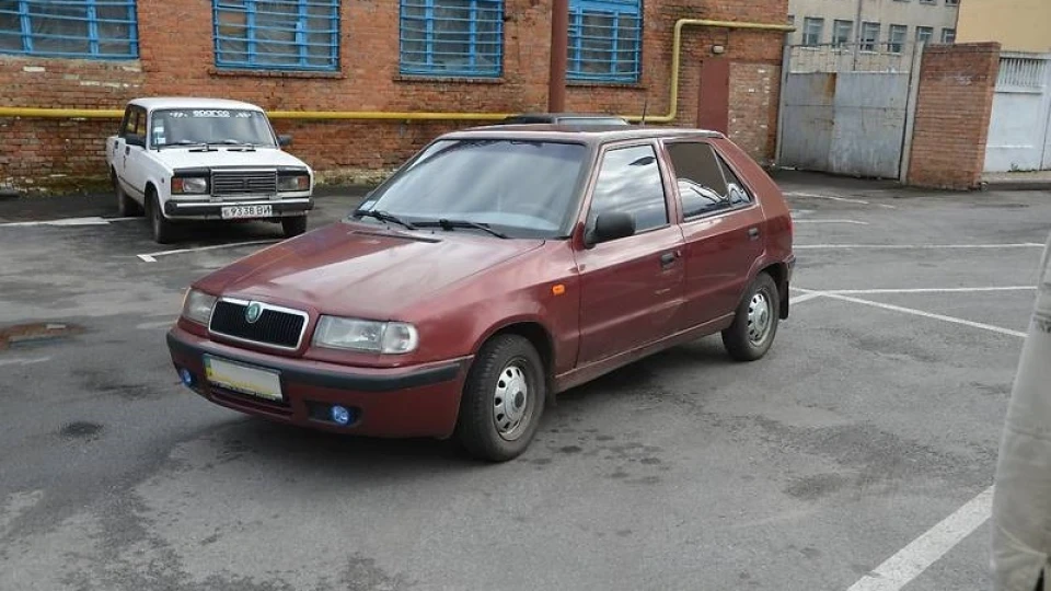 Skoda Felicia 1.3 слава богу їсть