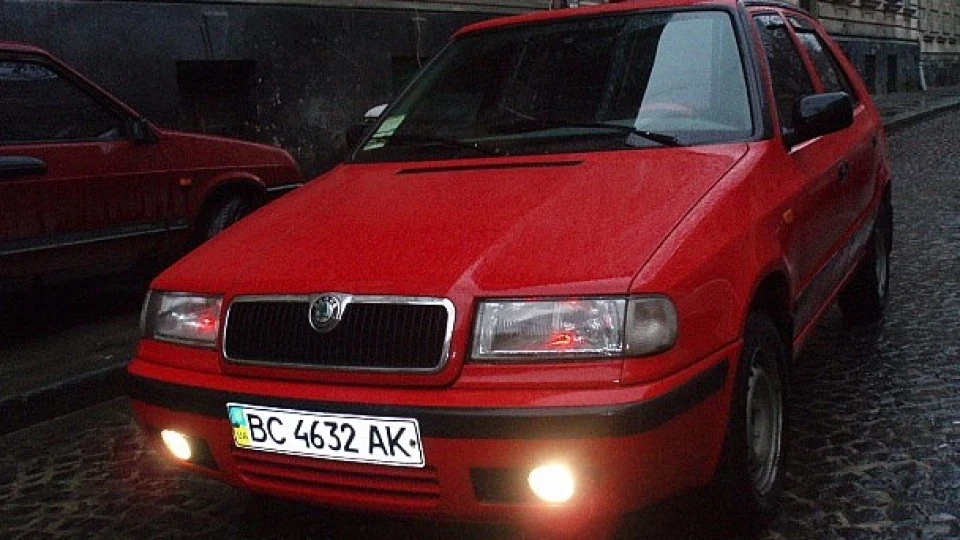 Skoda Felicia червона дзижа 2