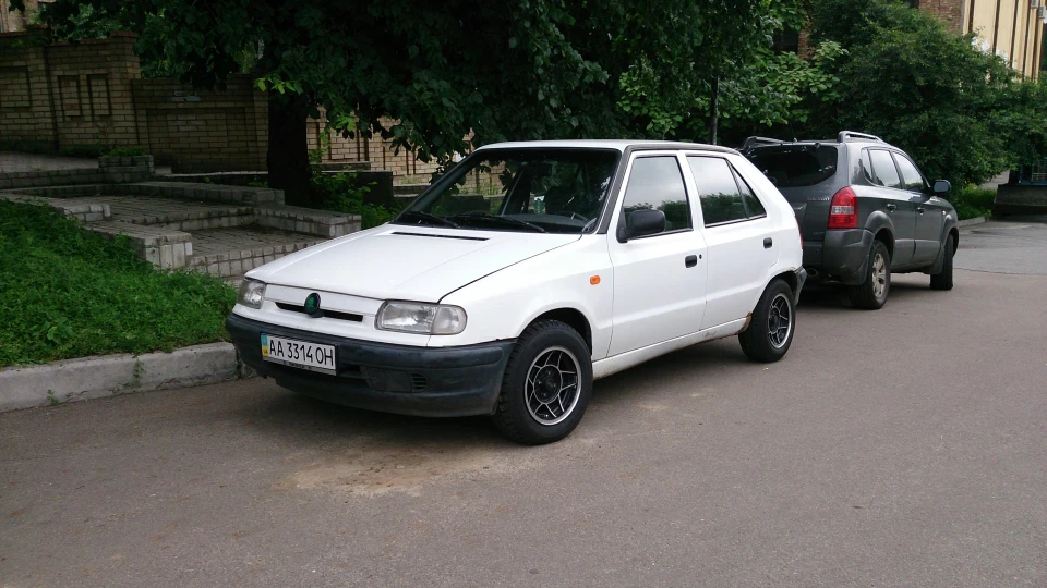 Skoda Felicia White Panda 2