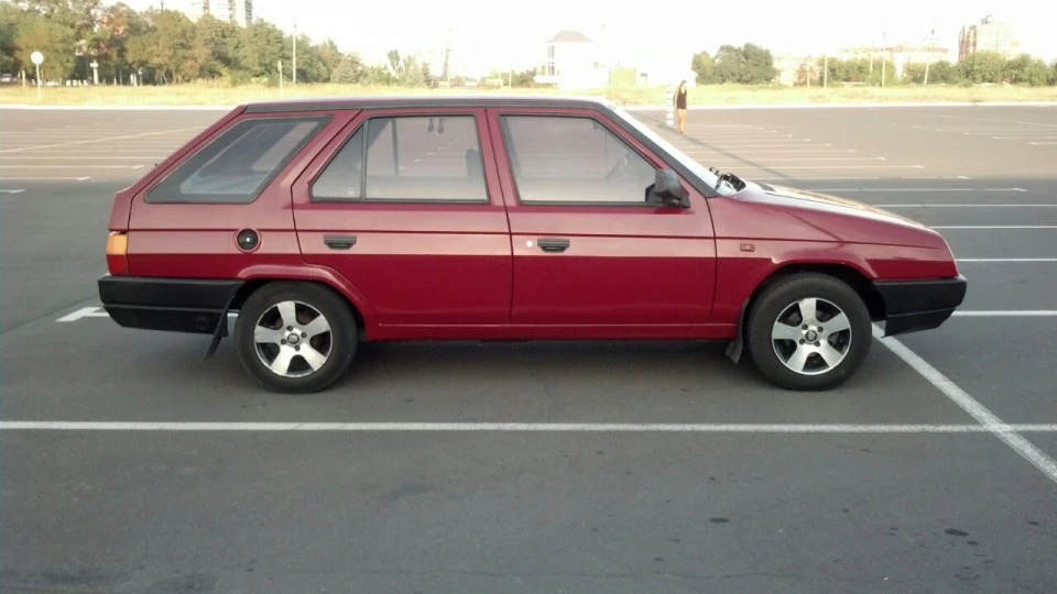 Skoda Forman червоний, 1,3 2
