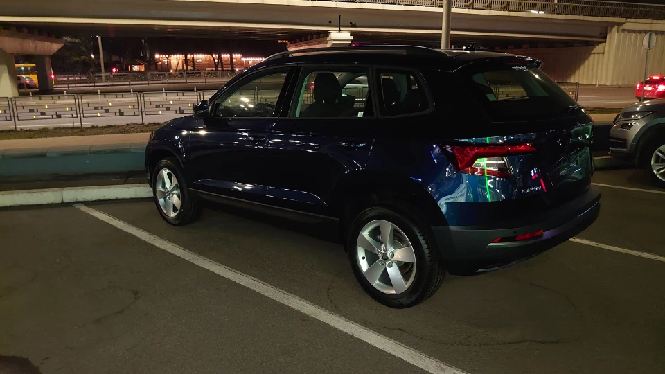 Skoda Karoq (0F0F) Lava Blue 2
