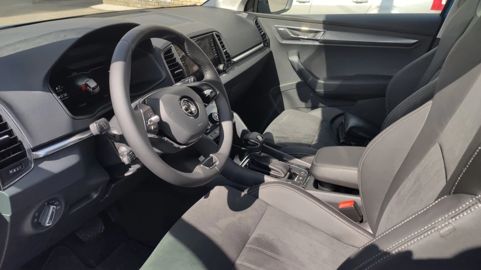 Skoda Karoq Race Blue Metallic Style 2