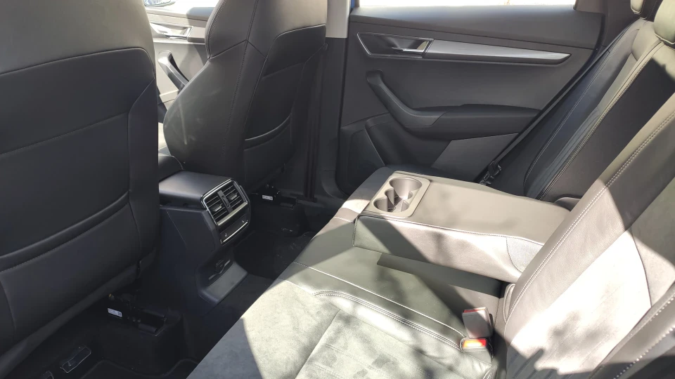 Skoda Karoq Race Blue Metallic Style 3