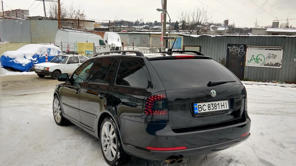 Skoda Octavia Combi RS Чорний сарай
