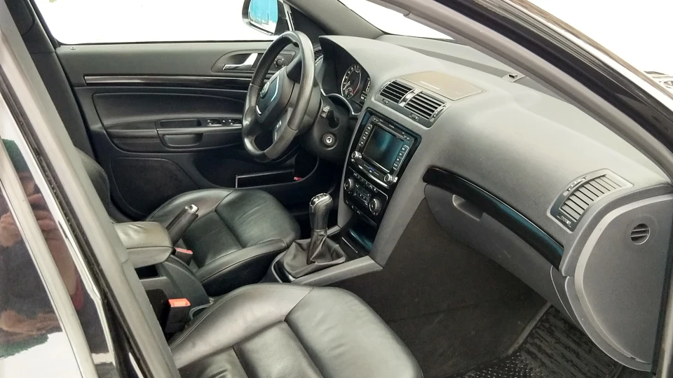 Skoda Octavia Combi RS Чорний сарай 4