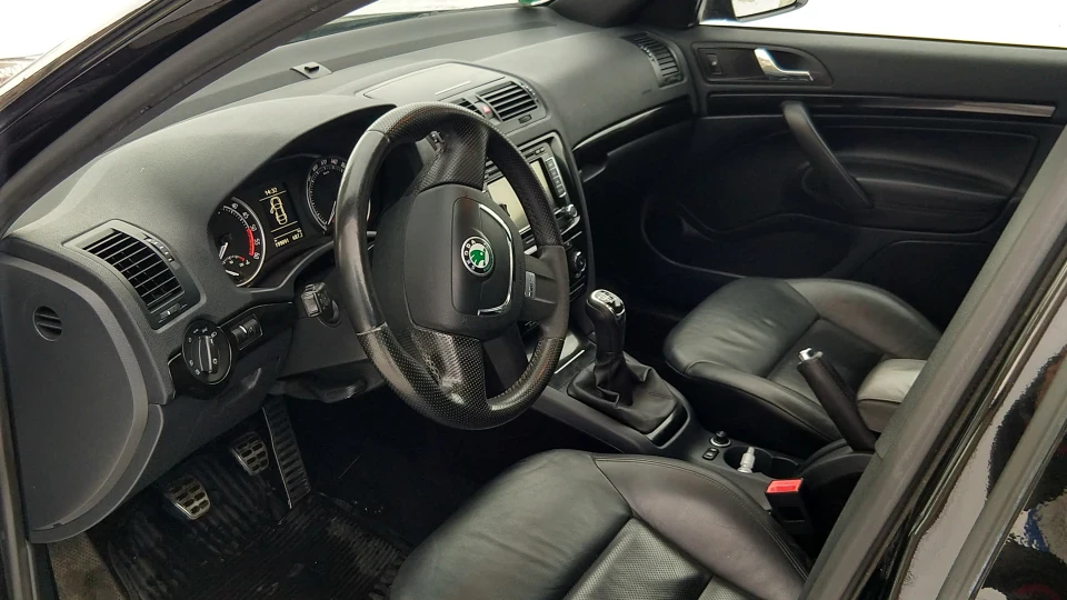 Skoda Octavia Combi RS Чорний сарай 5