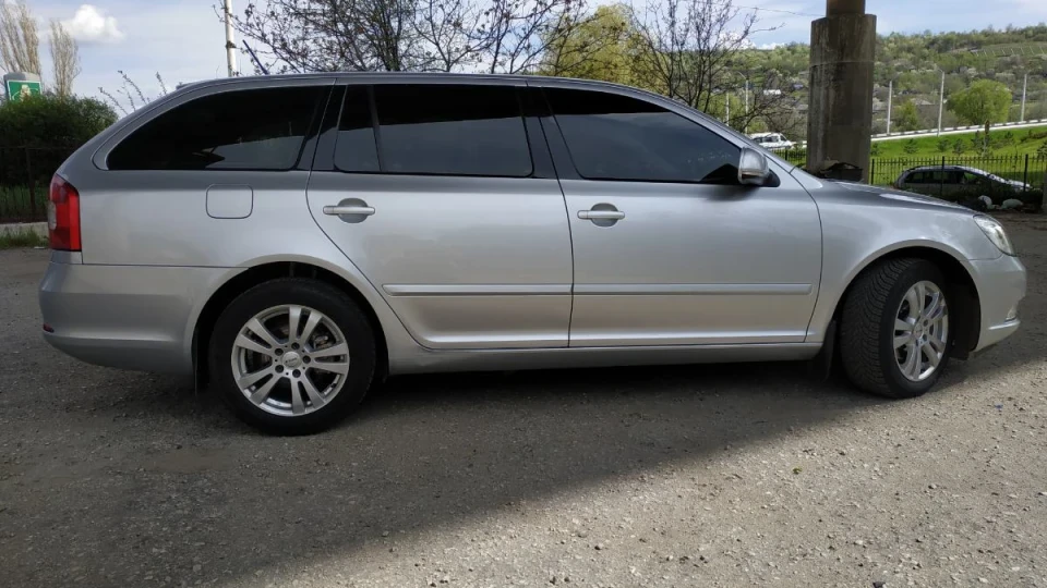 Skoda Octavia Combi 2