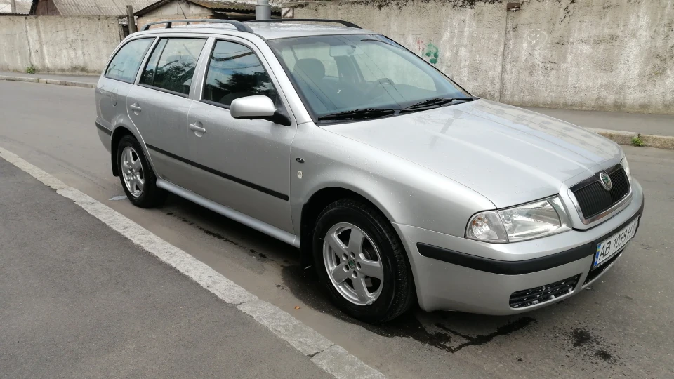 Skoda Octavia Combi 2