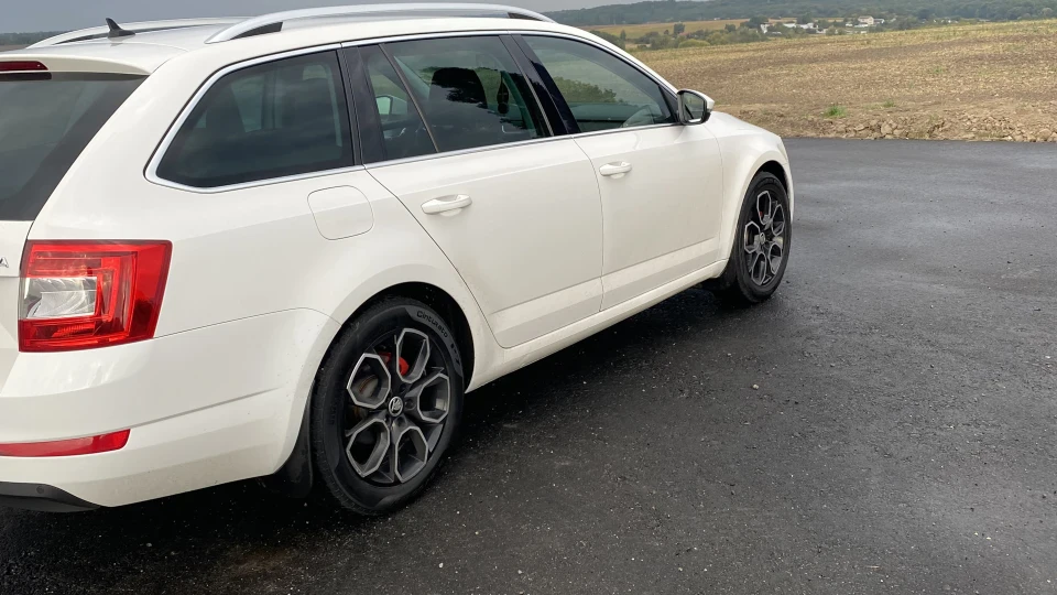 Skoda Octavia Combi 2