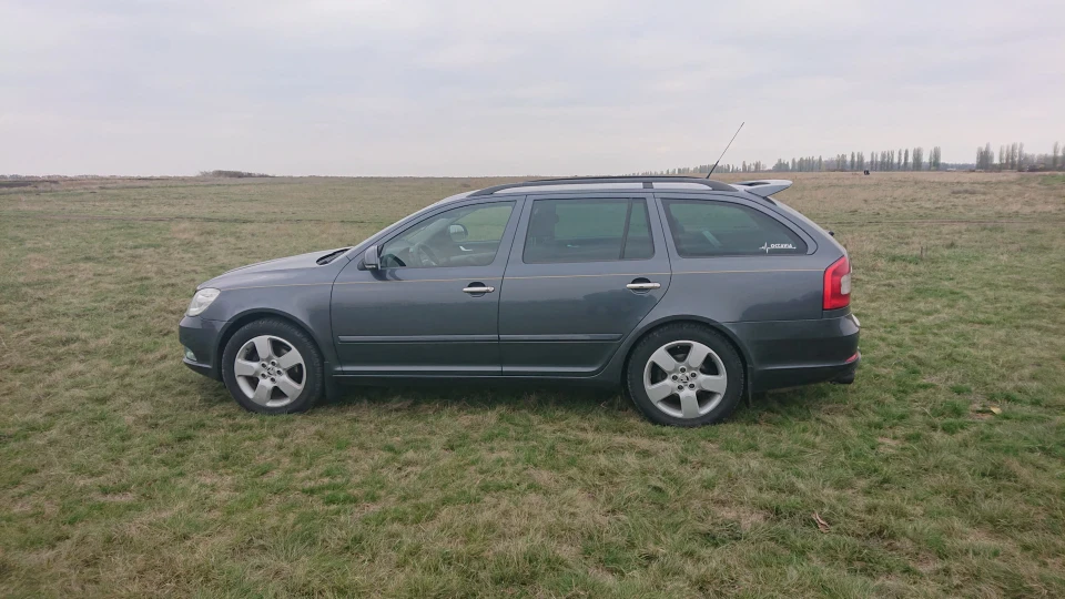 Skoda Octavia Combi 2