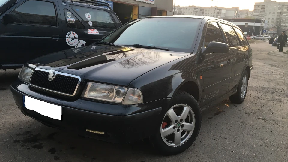Skoda Octavia Combi 2