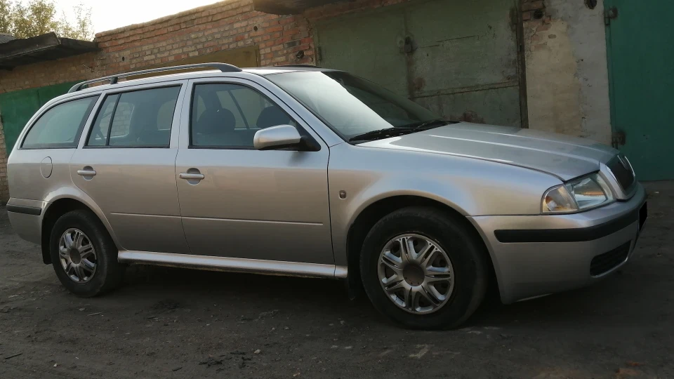 Skoda Octavia Combi 2