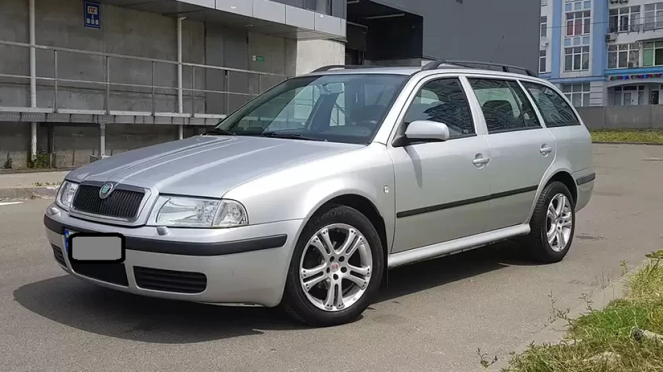 Skoda Octavia Combi 2