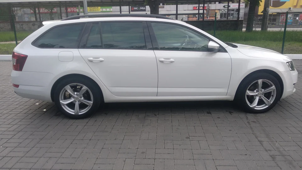 Skoda Octavia Combi 2