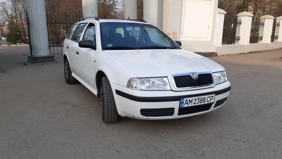 Skoda Octavia Combi 2