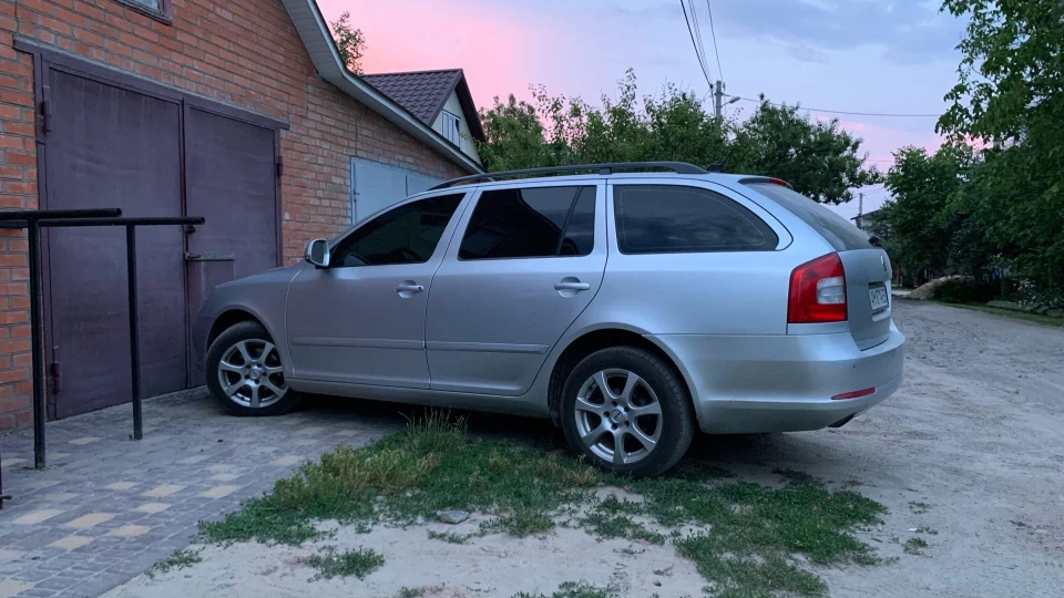 Skoda Octavia Combi 1.6 tdi бузок