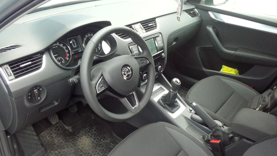 Skoda Octavia Combi 2.0 дизель, амбішн, 6 мкпп 3