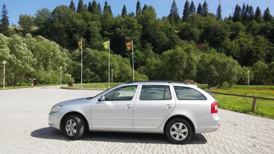 Skoda Octavia Combi 2.0 TDI ELEGANCE 6-DSG 2