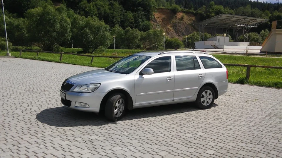 Skoda Octavia Combi 2.0 TDI ELEGANCE 6-DSG 4