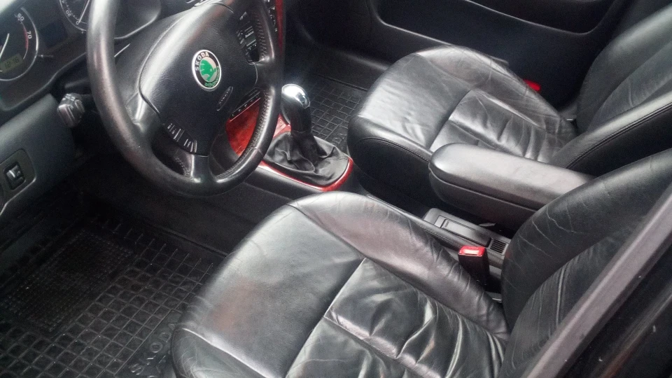 Skoda Octavia Combi Чорний лаурин клемент4х4 3