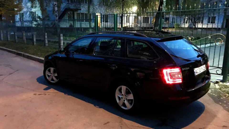 Skoda Octavia Combi Чорний VAGон 3