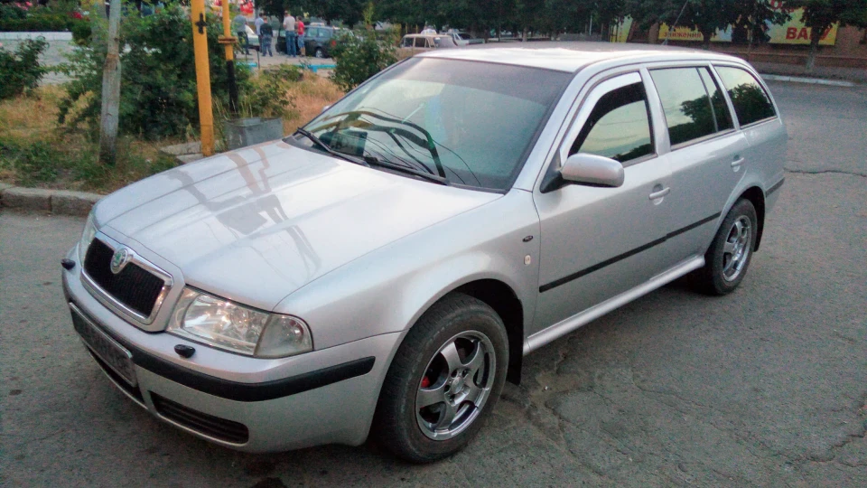 Skoda Octavia Combi Elegance 2.0 Individuals