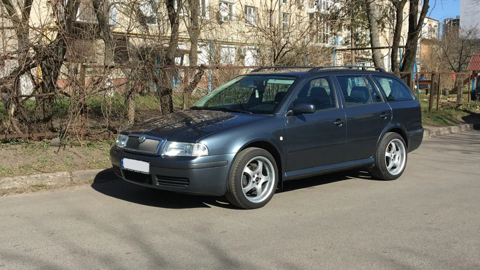 Skoda Octavia Combi Graphite Gray