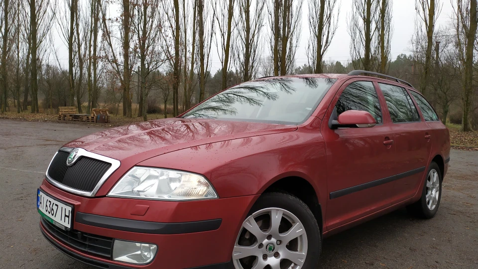 Skoda Octavia Combi Червона комбі 1.6 mpi