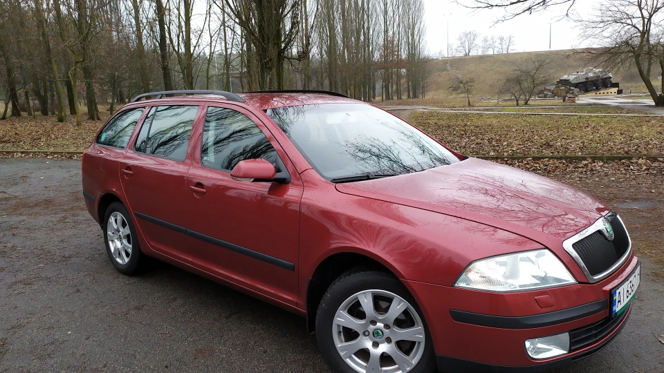 Skoda Octavia Combi Червона комбі 1.6 mpi 4