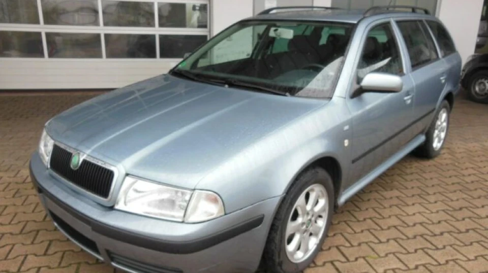 Skoda Octavia Combi Срібляста 1.6 BFQ