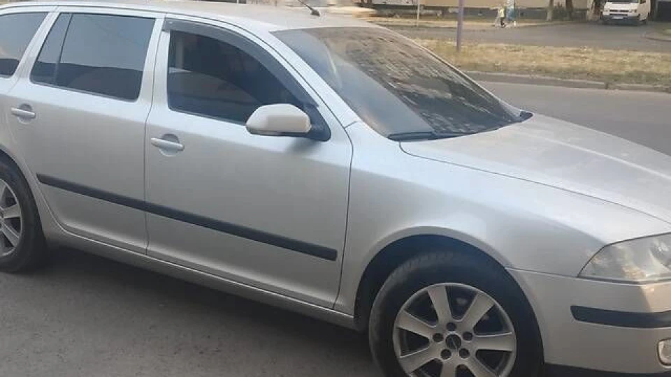 Skoda Octavia Combi Сірий металік 1.6 mpi