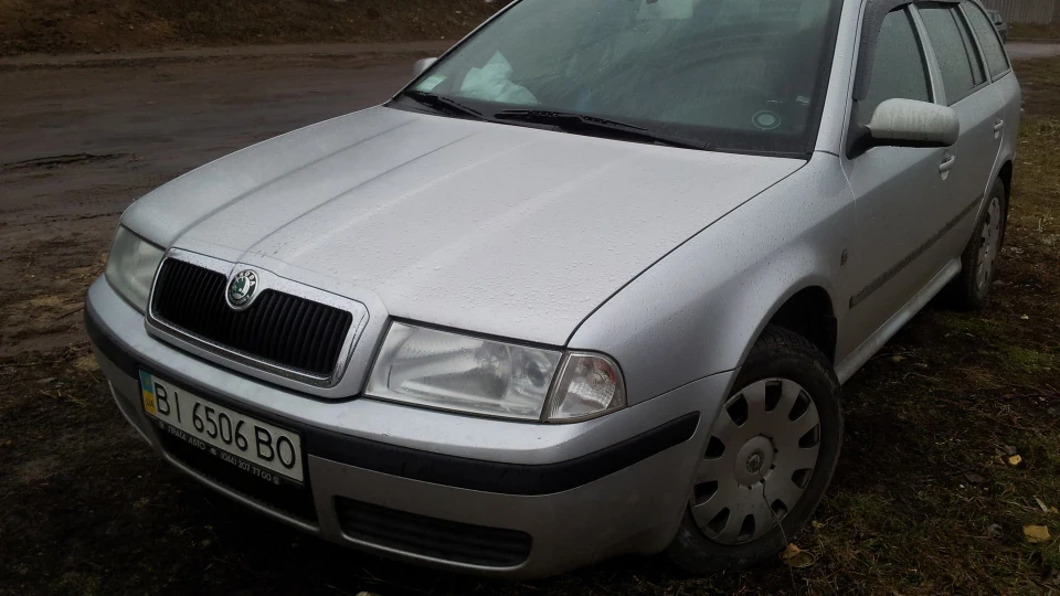 Skoda Octavia Combi сірий металік 1.6 2