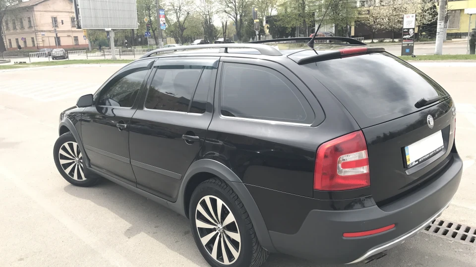 Skoda Octavia Scout 2.0 FSI 5